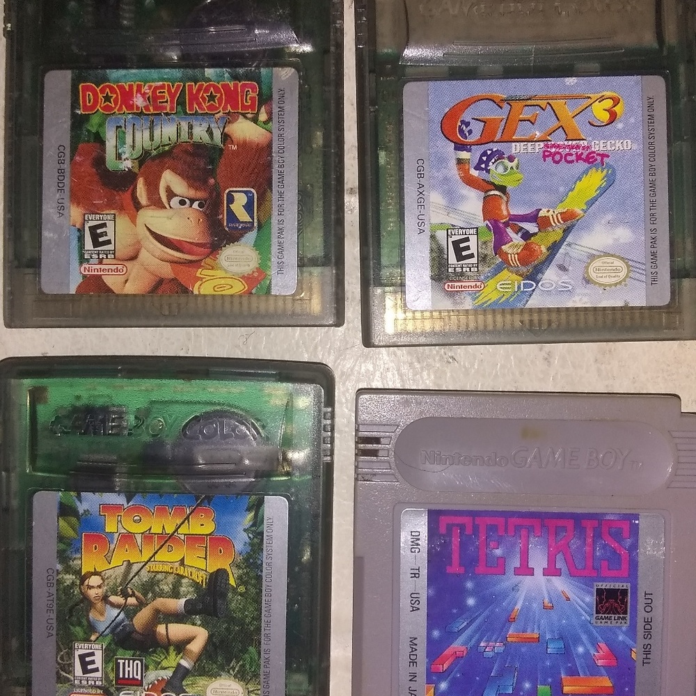 Gameboy Color with several games and case